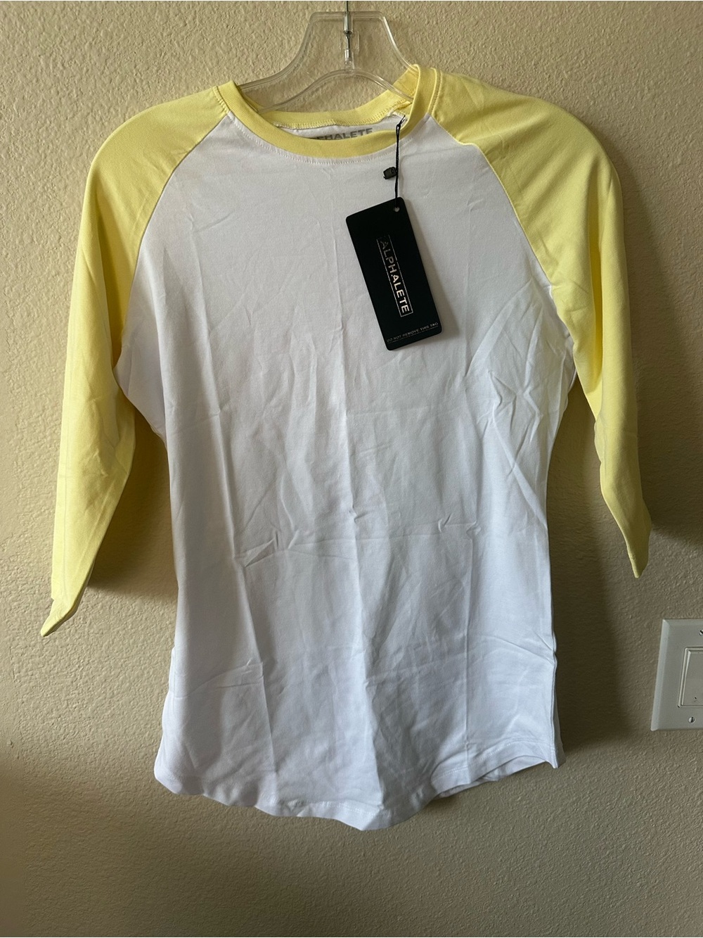 Alphalete Women's  White & Pale Yellow Raglan Sleeve Top size S/ NWT 1417